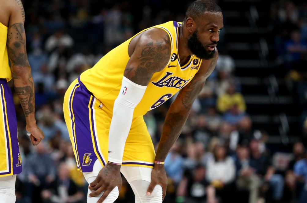 湖人中锋荣膺最佳防守球员引发球迷热议的简单介绍