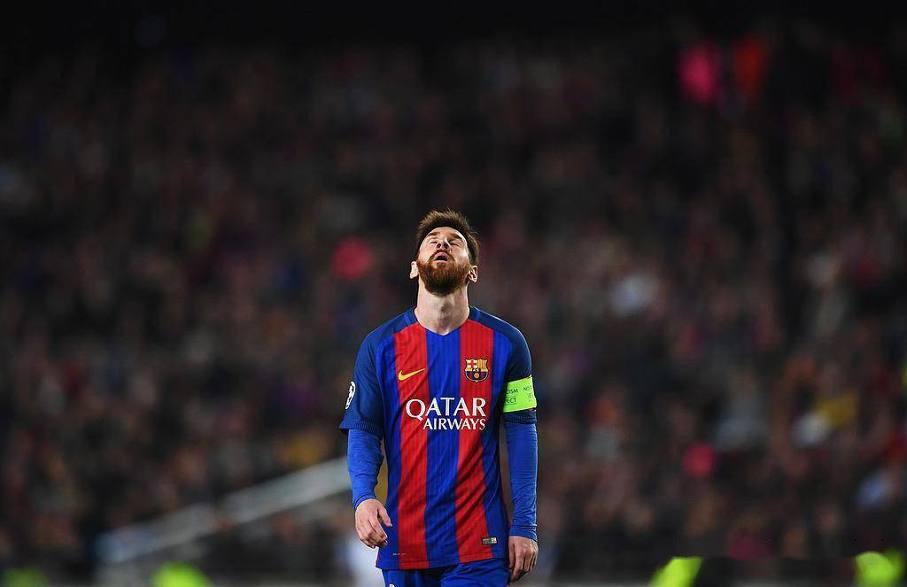  梅西在巴塞罗那比赛中问鼎冠军，突破纪录引发热议！