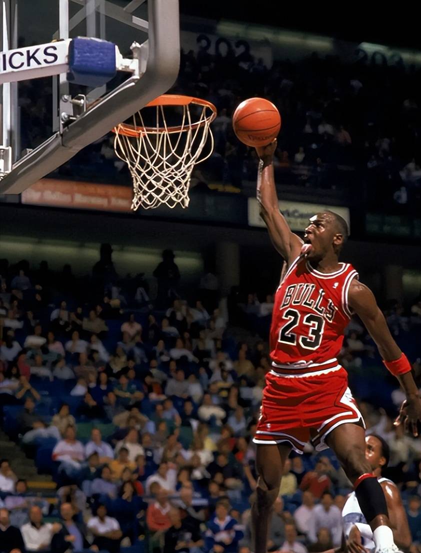 穆古鲁扎爆冷击败公牛，出色防守引爆全场！的简单介绍